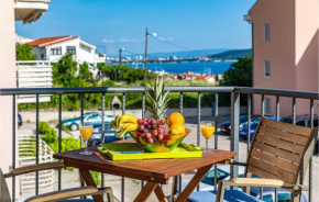 Cozy Apartment In Kastel Kambelovac With Wifi